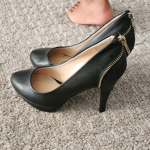 Shoes - Picture 4 of 4